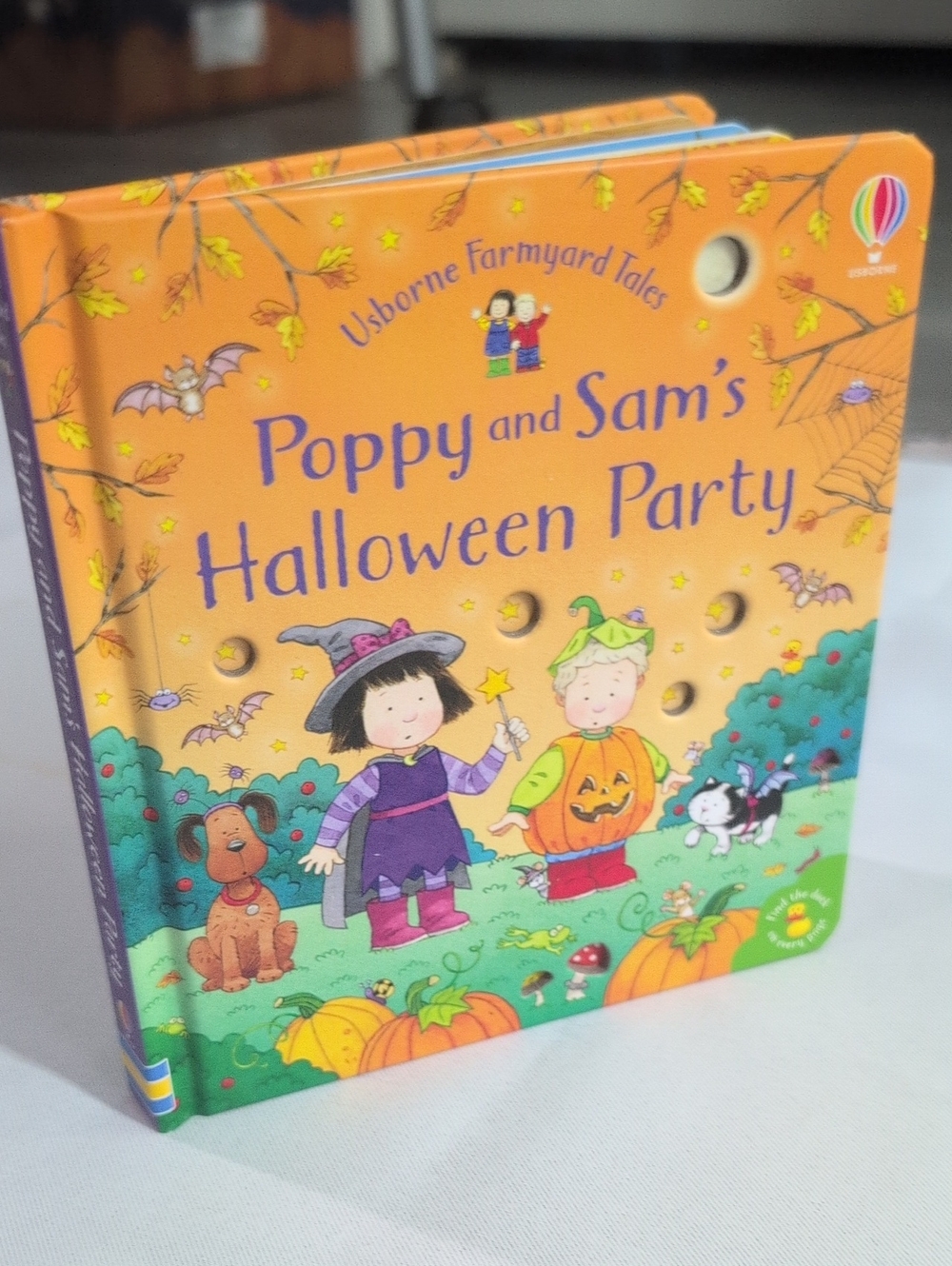 Usborne Poppy and Sam's Halloween Party Board Book - Orange and Green